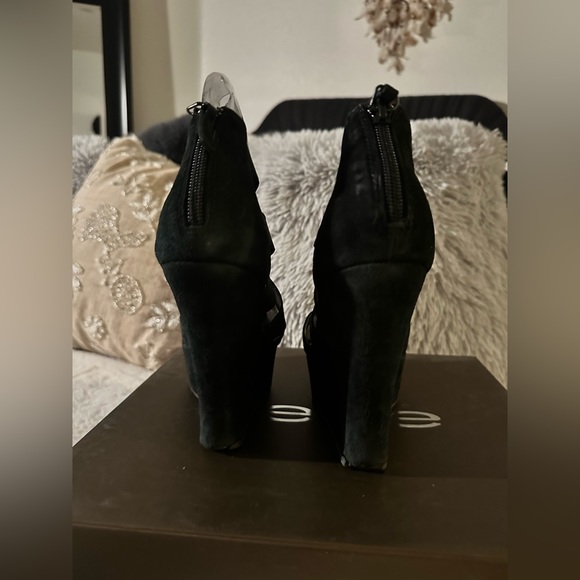 Bebe - Drew Wedges / Sandals - Black Suede & Elastic Straps - Size 7 - Picture 2 of 6